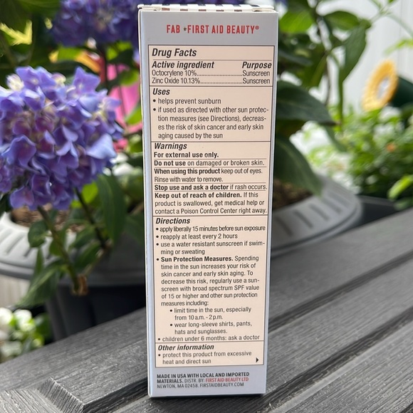 First Aid Beauty - Ultra Repair Face Moisturizer with Sunscreen SPF 30 - Picture 10 of 12